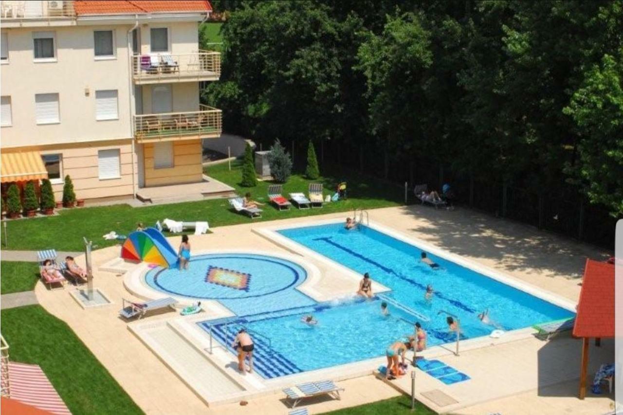 Paris-Lux. Apartment Hajduszoboszlo Exterior photo